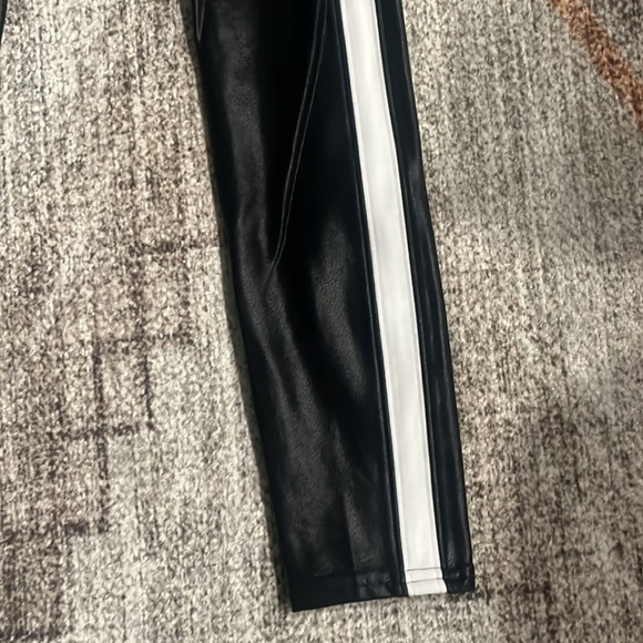 NWT Spanx Faux Leather Legging XS - Picture 3 of 8